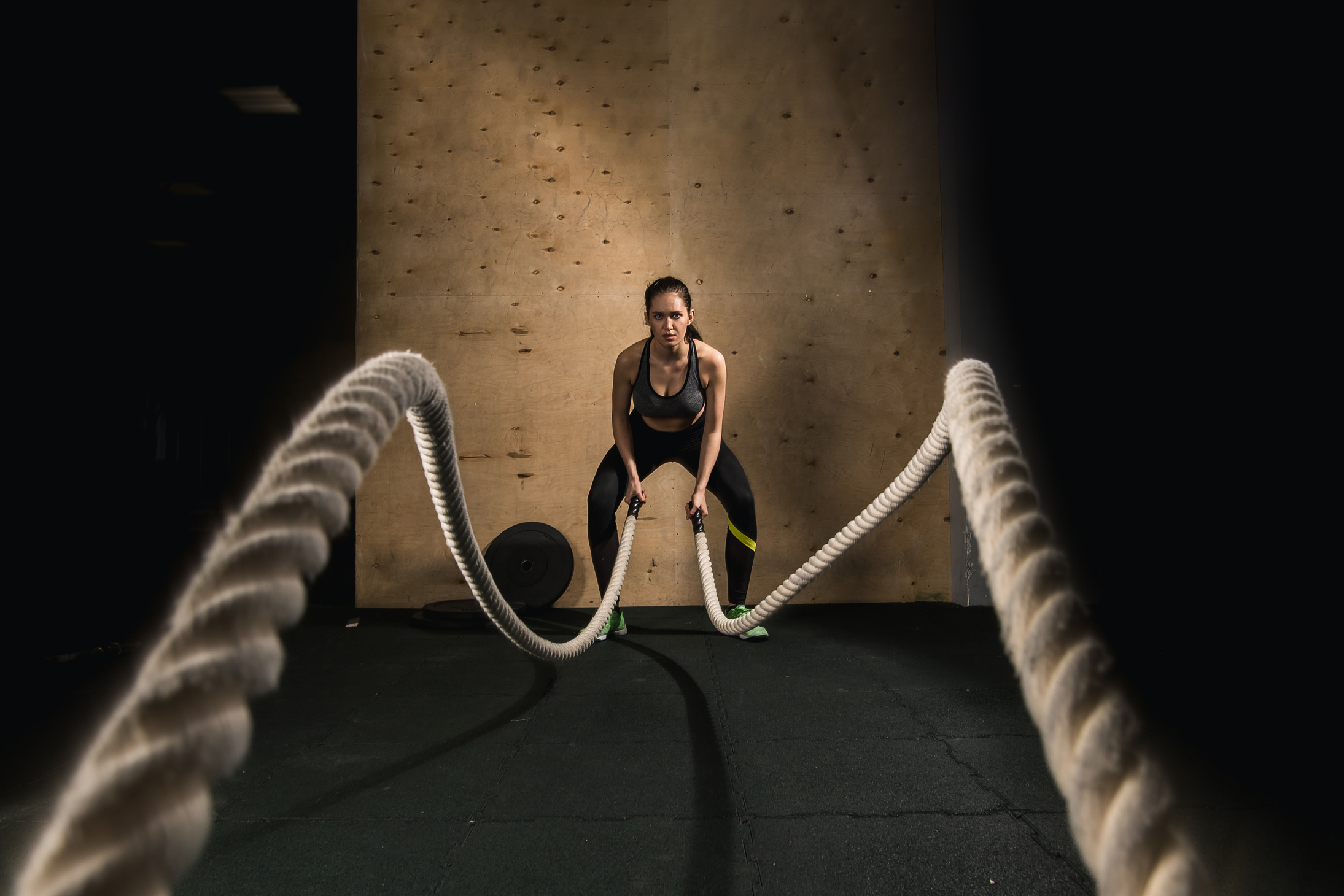 woman working out with battle ropes